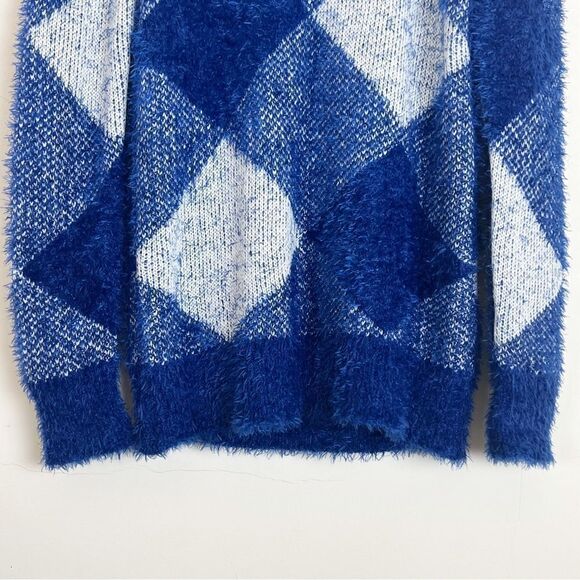Fever Harlequin Diamond Super Soft Cozy Fuzzy Eyelash Sweater Blue/White NWOT - Picture 3 of 9